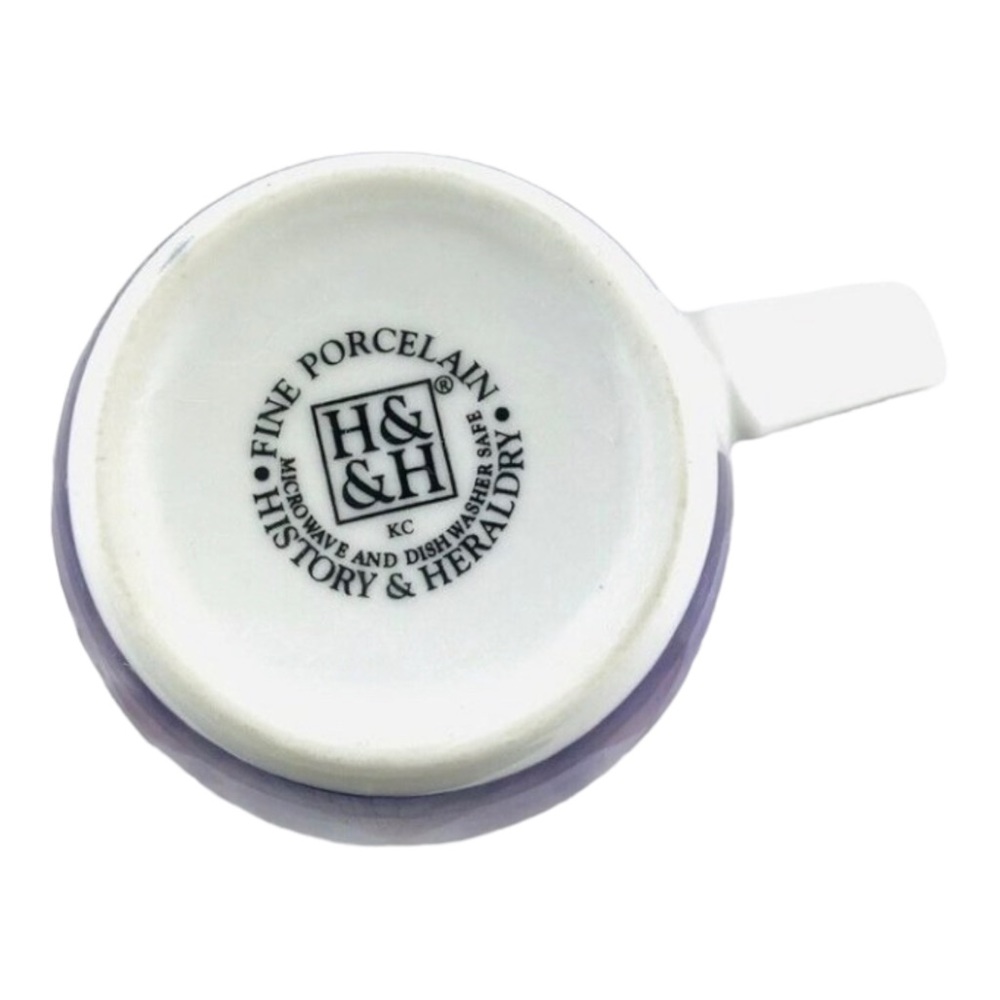 Hot Hairstylist History & Heraldry Brand Porcelain How to be a shampoo coloring - Picture 5 of 10